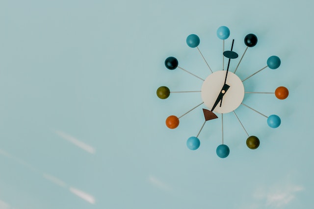 Zegary dekoracyjne: W pracy i w domu uwielbiamy śledzić czas