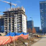 Kompleksowe zabudowy ze szkła hartowanego w Warszawie - jakie są możliwości?