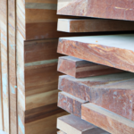 Czy drewno jest bezpiecznym materiałem do budowy domów?